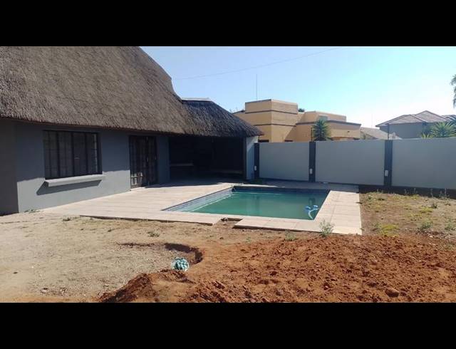 4 BEDROOM HOUSE FOR SALE IN EIKE PARK